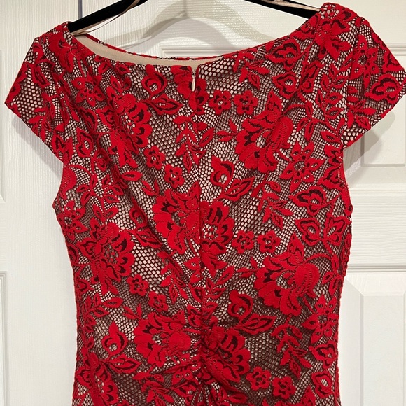 KAY UNGER RED FLORAL LACE ILLUSION RUCHED COCKTAIL DRESS - Picture 11 of 13